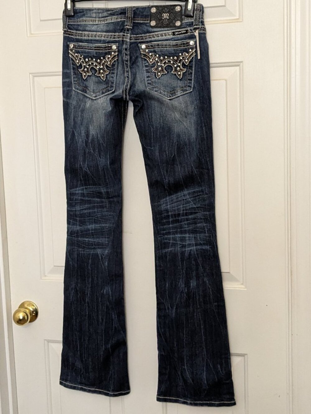 NWT Women's Miss Me MidRise Bootcut  Jeans Size 26 . Waist = 14" Rise  = 7" Inse